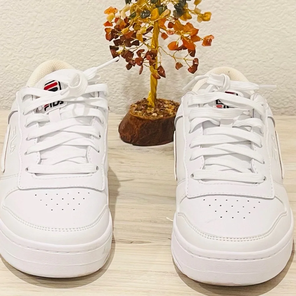 FILA White Classic Sneakers – Women’s 8.5 - Picture 1 of 4